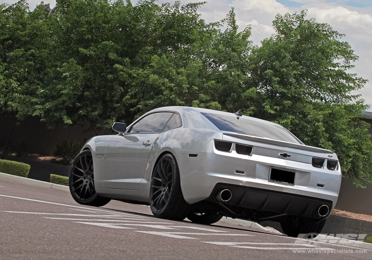 photo 2 Chevrolet Camaro custom wheels Giovanna Kilis 22x, ET , tire size X R22. x ET 