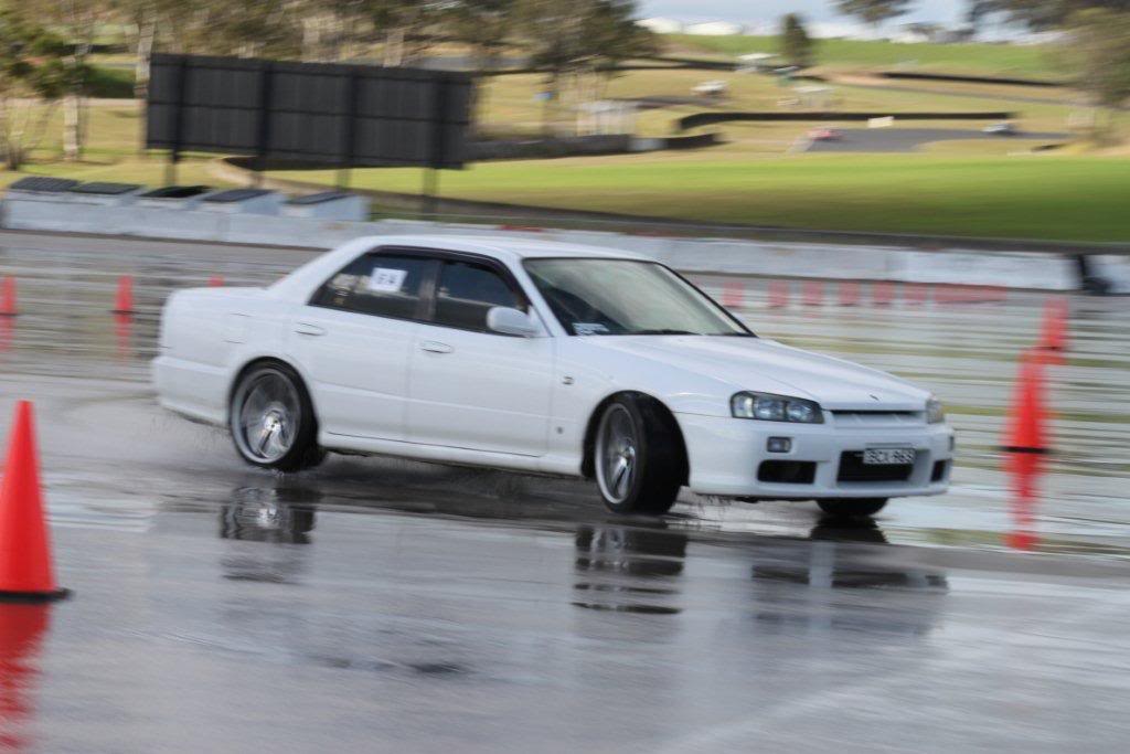 photo 13 Nissan R31-R34 Skyline 4dr custom wheels Do-Luck Double Six 18x9.5, ET +15, tire size 235/40 R18. x ET 