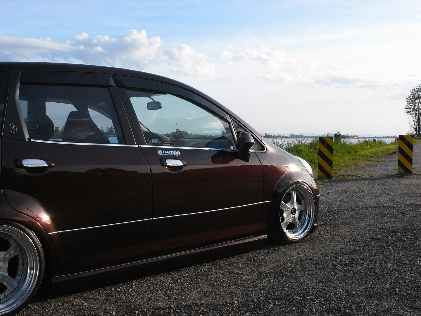 photo 2 Honda Fit custom wheels Leon Hardiritt 16x8.0, ET +11, tire size 195/40 R16. 16x9.5 ET+5 215/35 R16