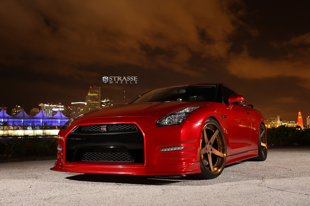 photo 4 Nissan GT-R custom wheels Strasse S5 21x10.5, ET , tire size 285/30 R21. 21x12.5 ET 355/25 R21