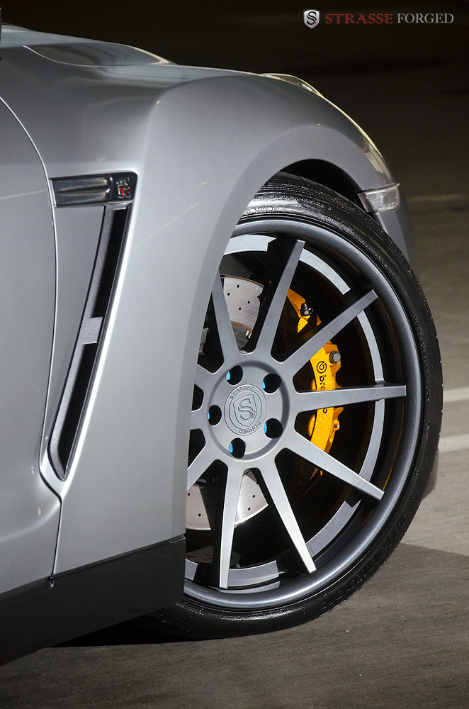 photo 2 Nissan GT-R custom wheels Strasse R10 21x10.5, ET , tire size 295/25 R21. 21x12.5 ET 375/20 R21