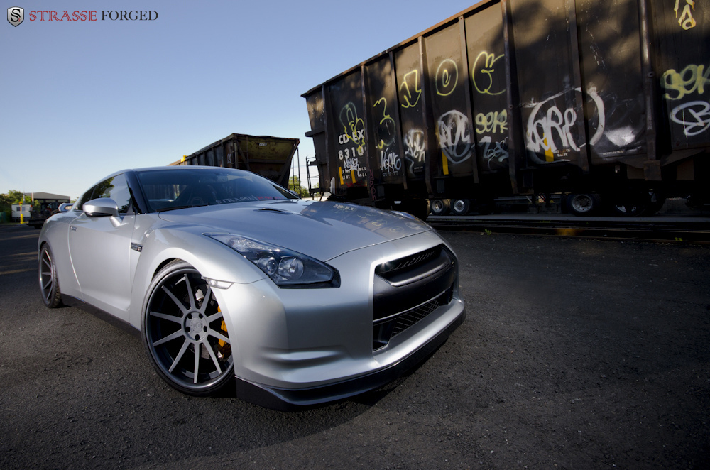 photo 4 Nissan GT-R custom wheels Strasse R10 21x10.5, ET , tire size 295/25 R21. 21x12.5 ET 375/20 R21
