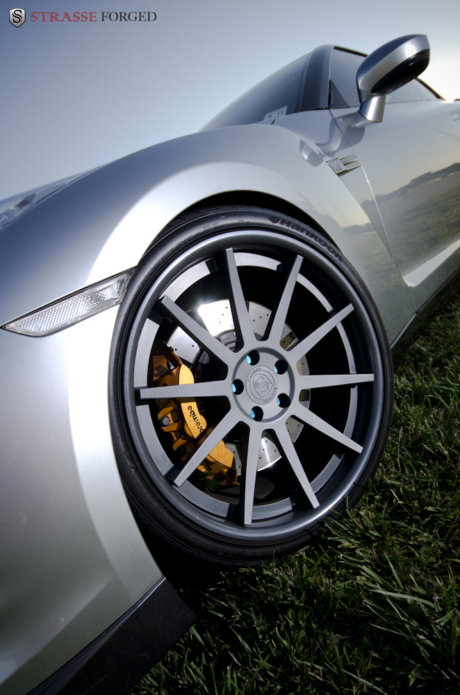 photo 8 Nissan GT-R custom wheels Strasse R10 21x10.5, ET , tire size 295/25 R21. 21x12.5 ET 375/20 R21