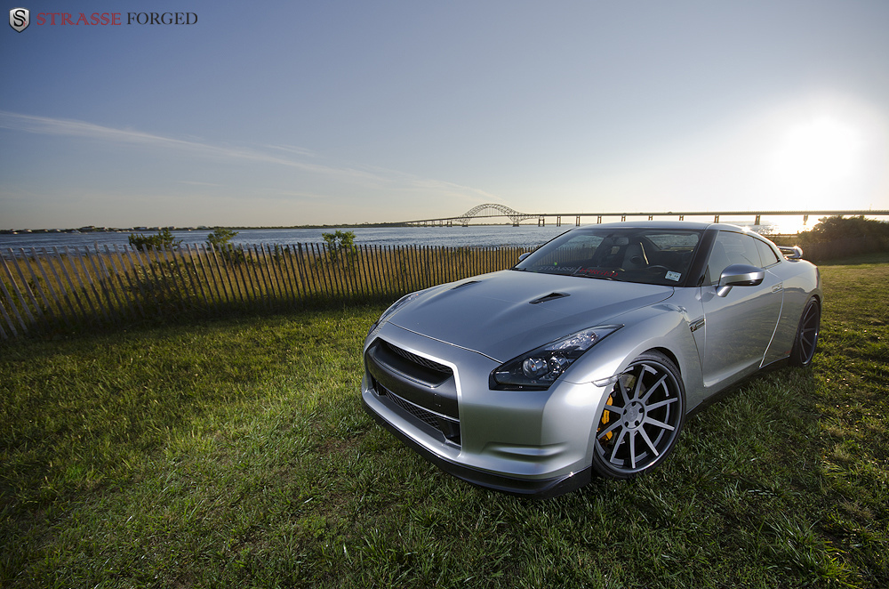 photo 10 Nissan GT-R custom wheels Strasse R10 21x10.5, ET , tire size 295/25 R21. 21x12.5 ET 375/20 R21