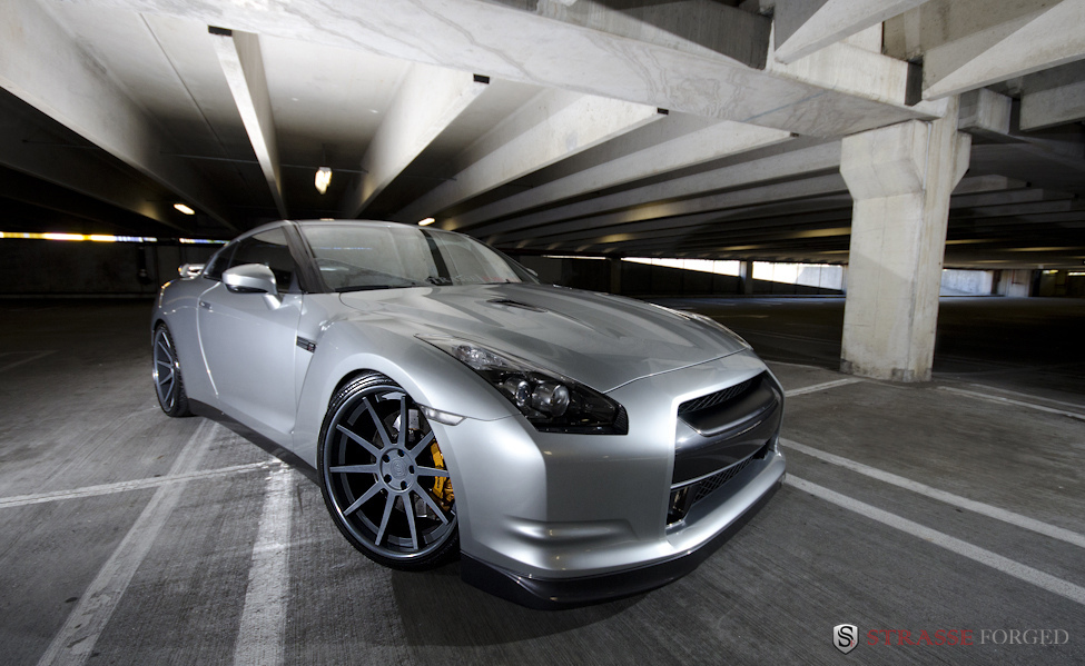 photo 11 Nissan GT-R custom wheels Strasse R10 21x10.5, ET , tire size 295/25 R21. 21x12.5 ET 375/20 R21