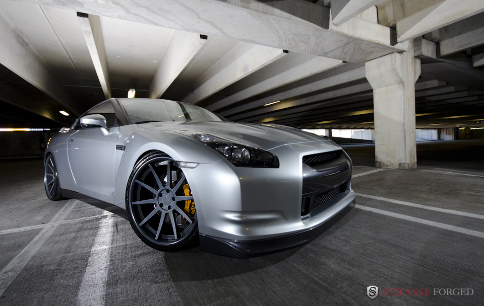 photo 13 Nissan GT-R custom wheels Strasse R10 21x10.5, ET , tire size 295/25 R21. 21x12.5 ET 375/20 R21