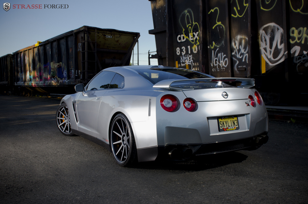 photo 16 Nissan GT-R custom wheels Strasse R10 21x10.5, ET , tire size 295/25 R21. 21x12.5 ET 375/20 R21