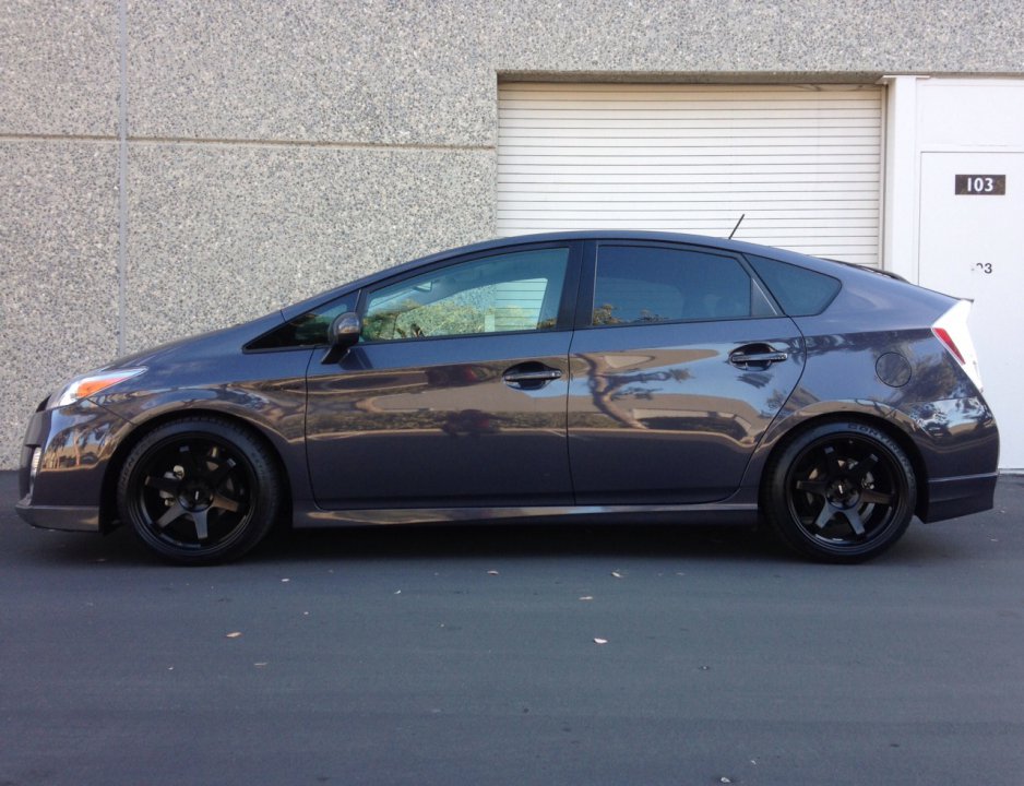 photo 1 Toyota Prius custom wheels   18x8.5, ET +35, tire size 215/40 R18. x ET 