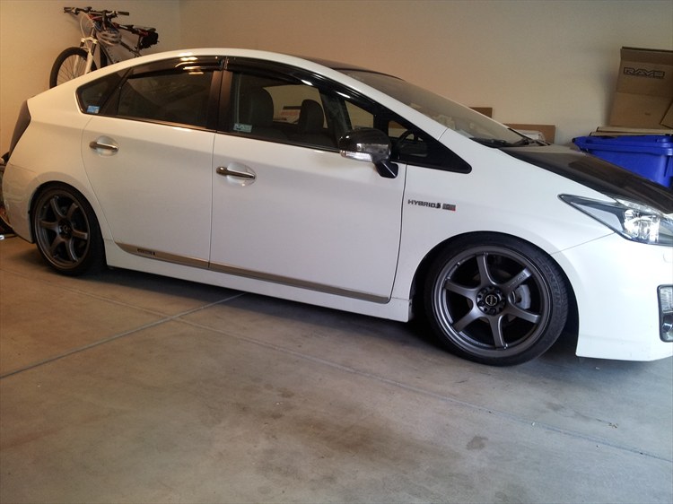 photo 1 Toyota Prius custom wheels Rays 57DR 18x8.5, ET +38, tire size 215/40 R18. x ET 