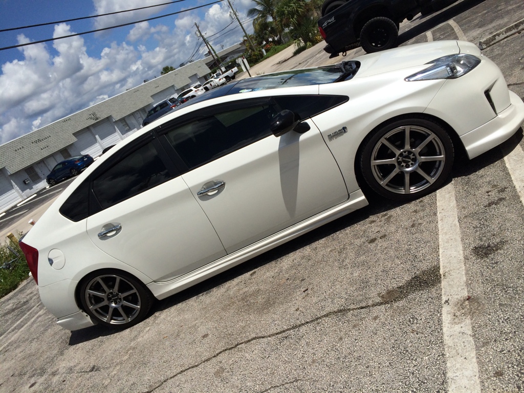photo 1 Toyota Prius Plug-in custom wheels Work Emotion CR Kai 17x8.0, ET , tire size X R17. x ET 