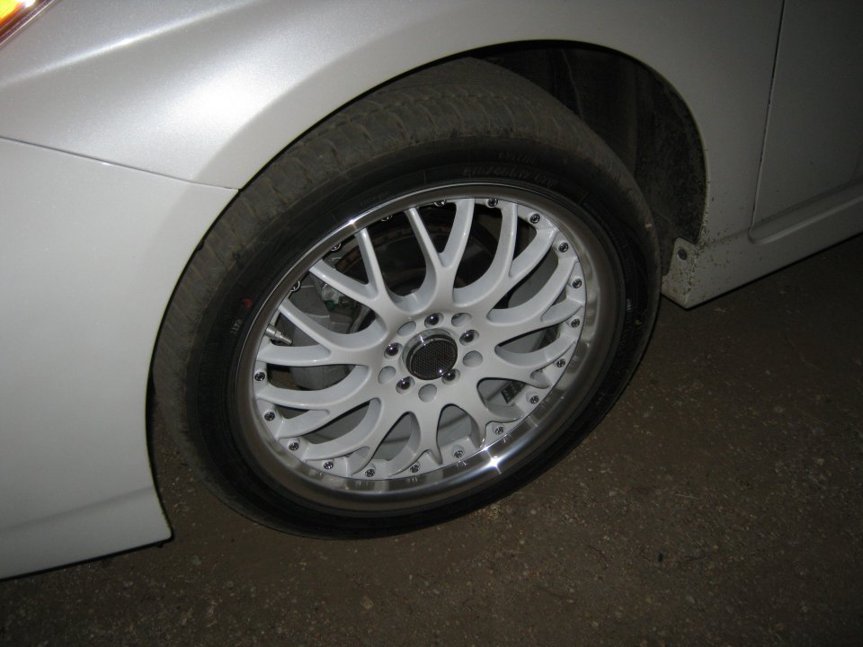 photo 1 Toyota Prius custom wheels Drag DR-19 17x7.5, ET , tire size 215/45 R17. x ET 
