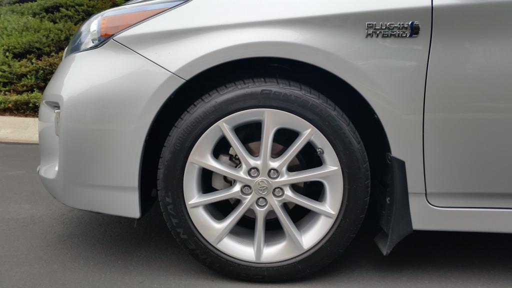 photo 1 Toyota Prius Plug-in custom wheels   17x, ET , tire size 205/50 R17. x ET 