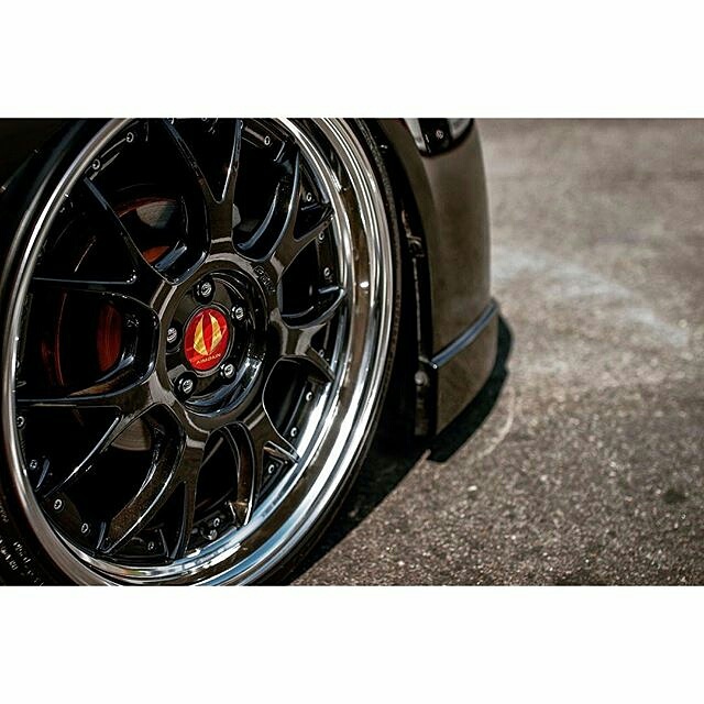 photo 1 Toyota Prius custom wheels Aimgain G II M 19x8.5, ET +42, tire size 215/35 R19. 19x9.0 ET+42
