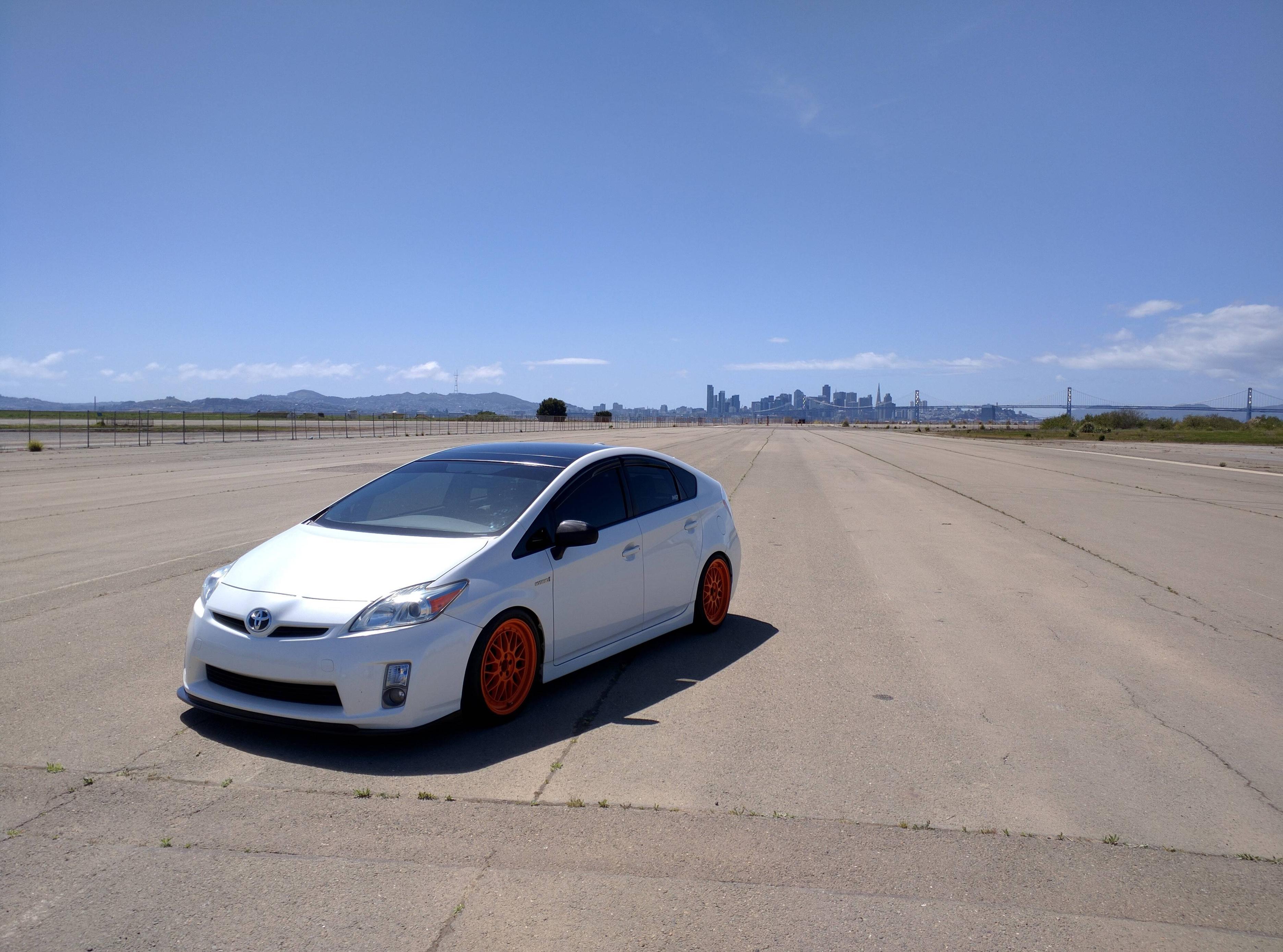 photo 3 Toyota Prius custom wheels   18x8.0, ET +30, tire size 225/40 R18. 18x9.0 ET+35 