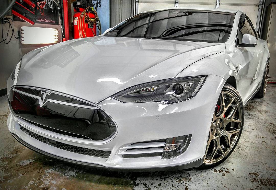 photo 4 Tesla Model S custom wheels AG M590 21x9.0, ET , tire size X R21. 21x10.5 ET 