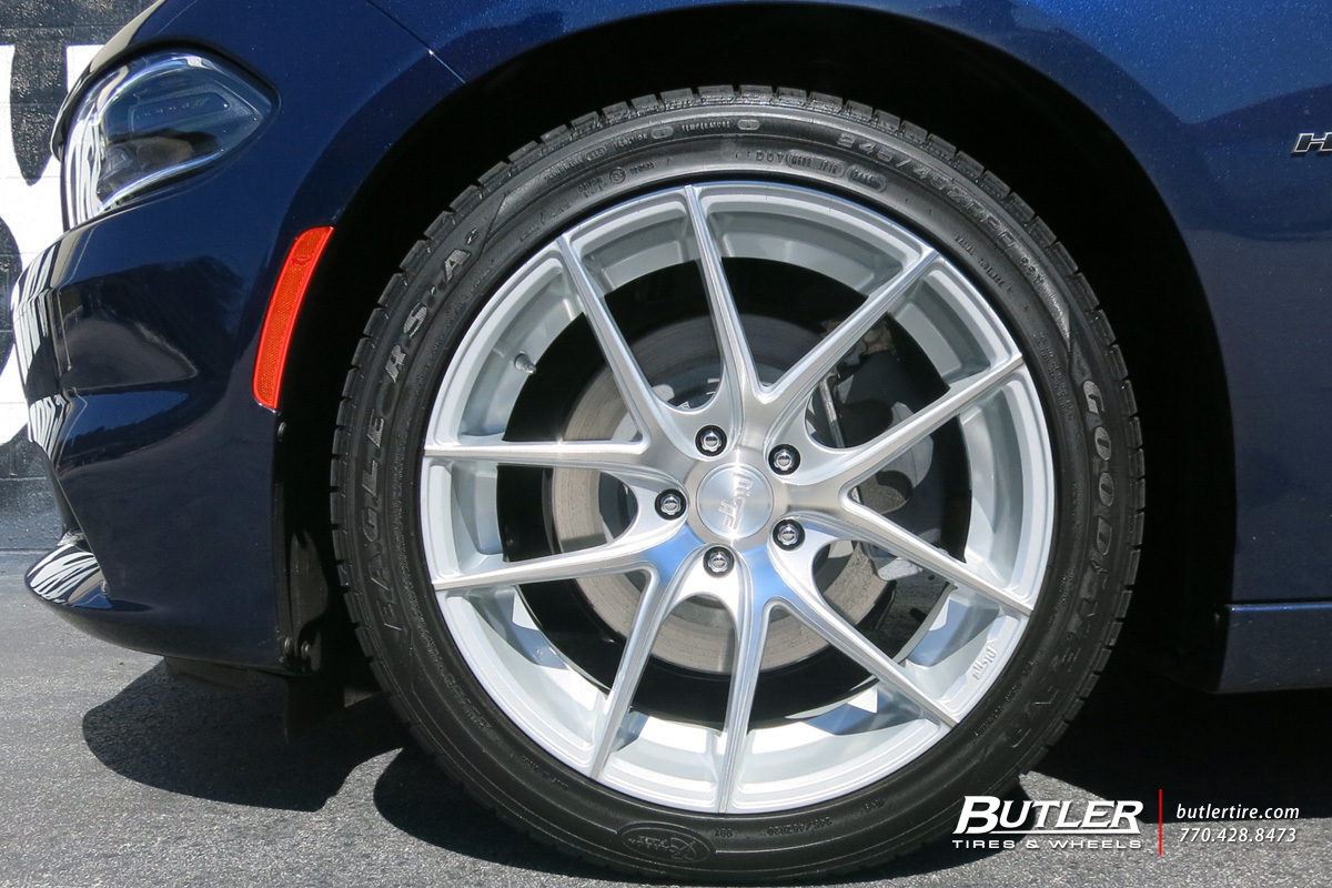photo 1 Dodge Charger custom wheels Niche Targa 20x, ET , tire size X R20. x ET
