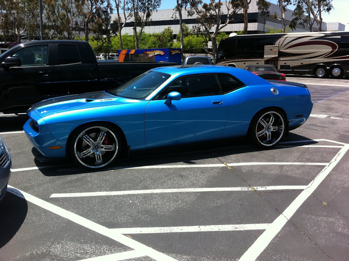 photo 1 Dodge Challenger custom wheels Lorenzo W26 22x8.5, ET , tire size 245/ R22. 22x10.0 ET 285/ R22