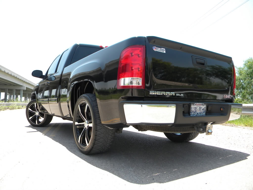 photo 1 GMC Sierra 2500HD custom wheels 22x, ET , tire size 305/40 R22. x ET
