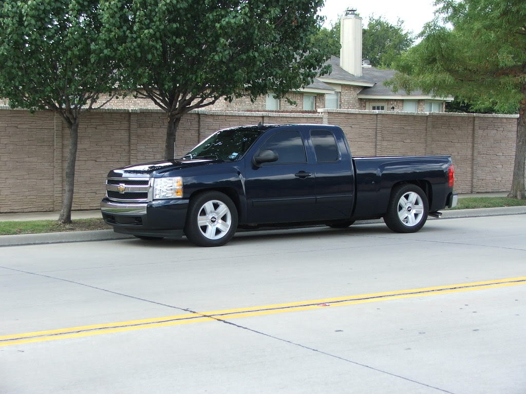 photo 4 Chevrolet Silverado 2500HD custom wheels OEM Chevrolet  20x, ET , tire size 275/55 R20. x ET 