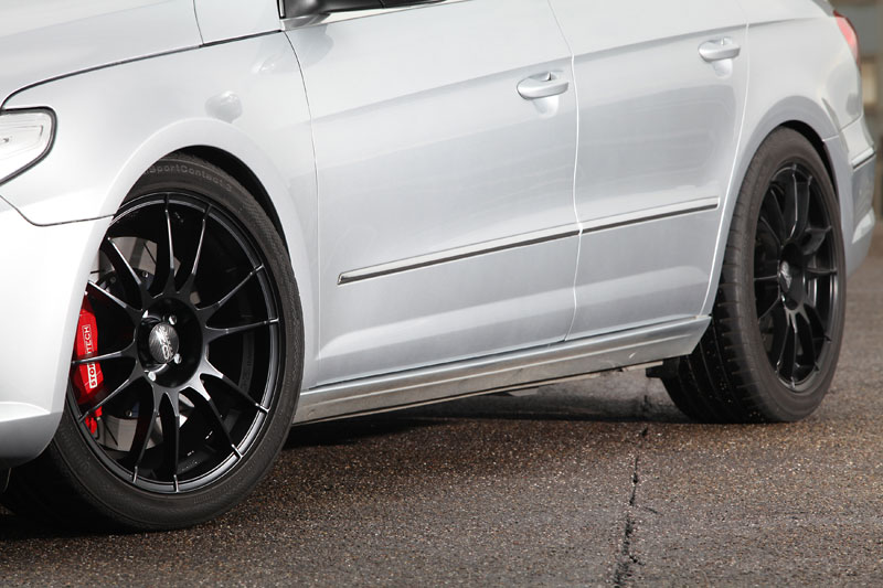 photo 2 Volkswagen CC custom wheels OZ Ultraleggera 18x8.0, ET +35, tire size 235/40 R18. x ET