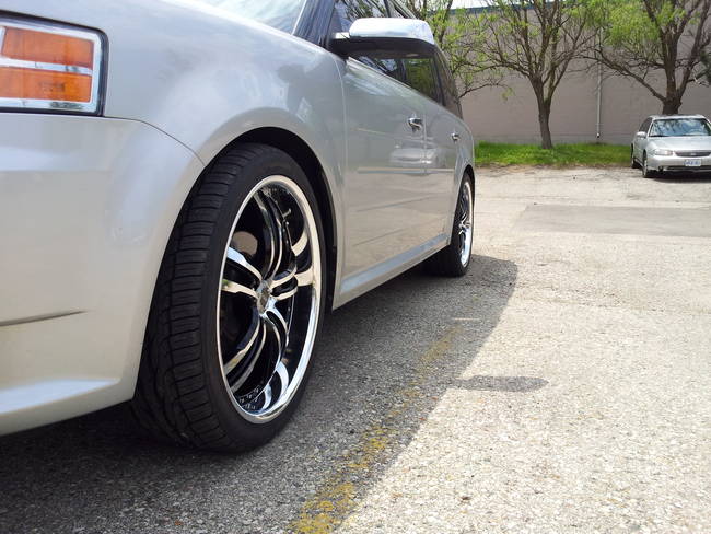 photo 2 Ford Flex custom wheels Boss 337 22x9.0, ET , tire size 265/35 R22. x ET 