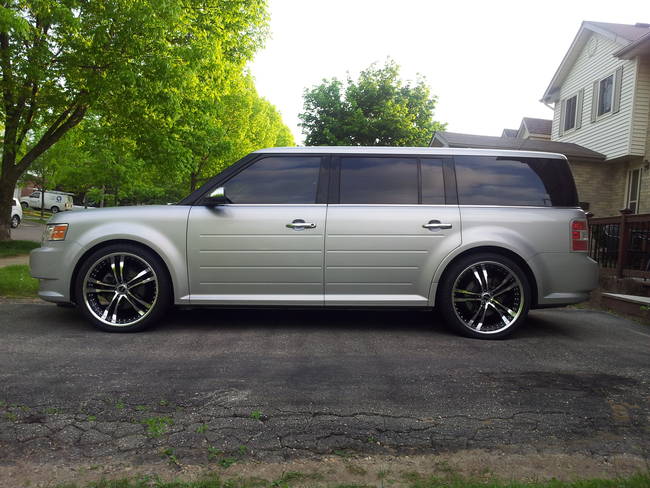 photo 3 Ford Flex custom wheels Boss 337 22x9.0, ET , tire size 265/35 R22. x ET 