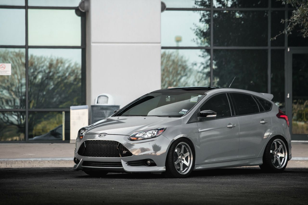 photo 1 Ford Focus ST custom wheels Varrstoen ES2 18x8.5, ET +35, tire size 235/40 R18. x ET 