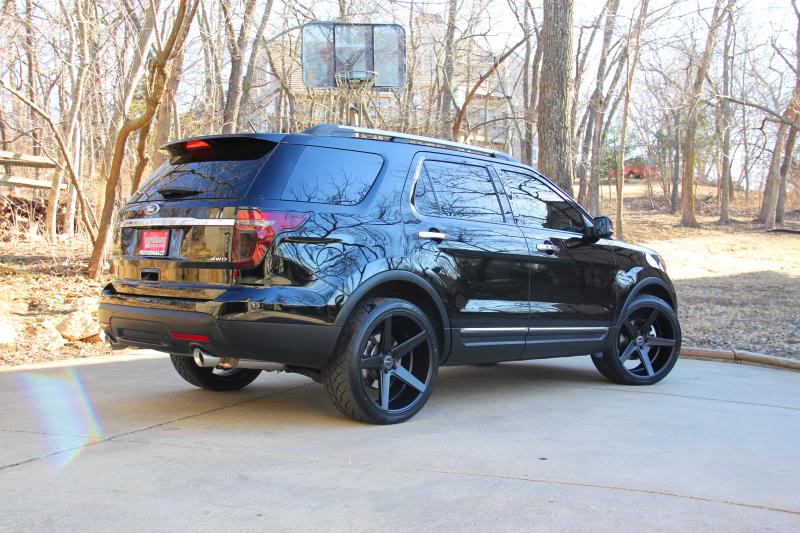 photo 3 Ford Explorer custom wheels KMC District 22x10.5, ET +28, tire size 285/35 R22. x ET 