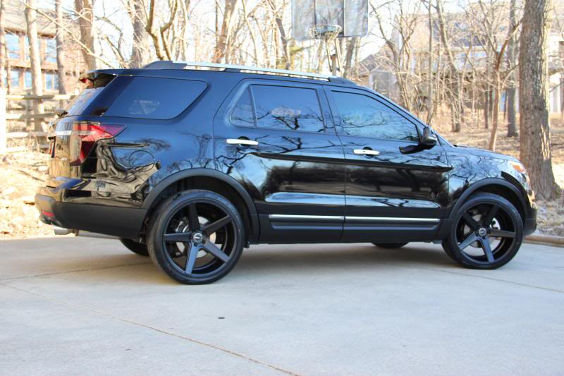 photo 5 Ford Explorer custom wheels KMC District 22x10.5, ET +28, tire size 285/35 R22. x ET 