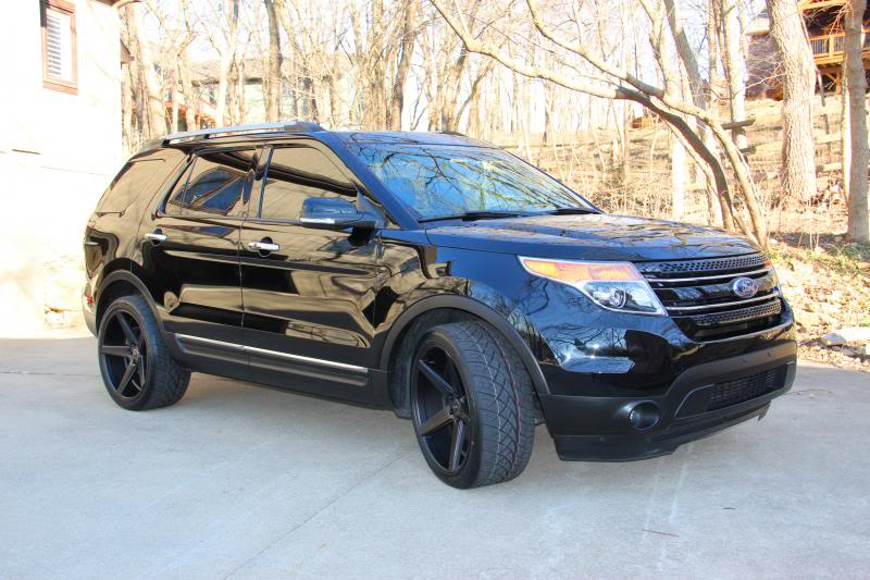 photo 7 Ford Explorer custom wheels KMC District 22x10.5, ET +28, tire size 285/35 R22. x ET 