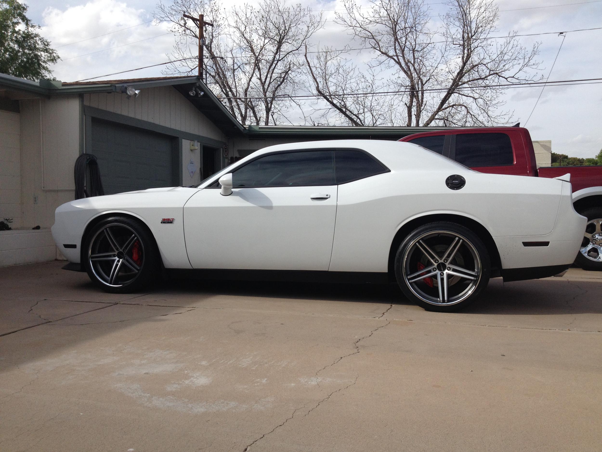 photo 2 Dodge Challenger custom wheels Lorenzo  22x9.5, ET , tire size 265/35 R22. 22x11.0 ET 295/30 R22