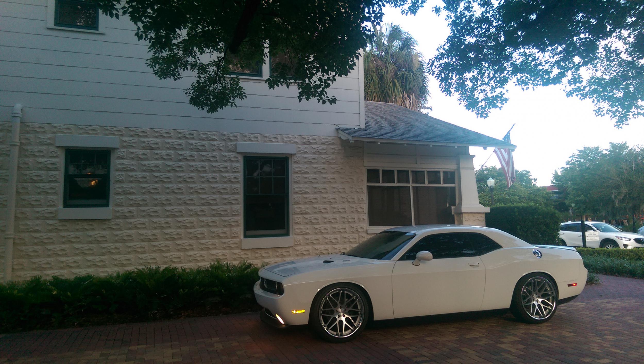 photo 3 Dodge Challenger custom wheels Vertini Magic 22x8.5, ET +18, tire size 265/35 R22. x ET 295/30 R