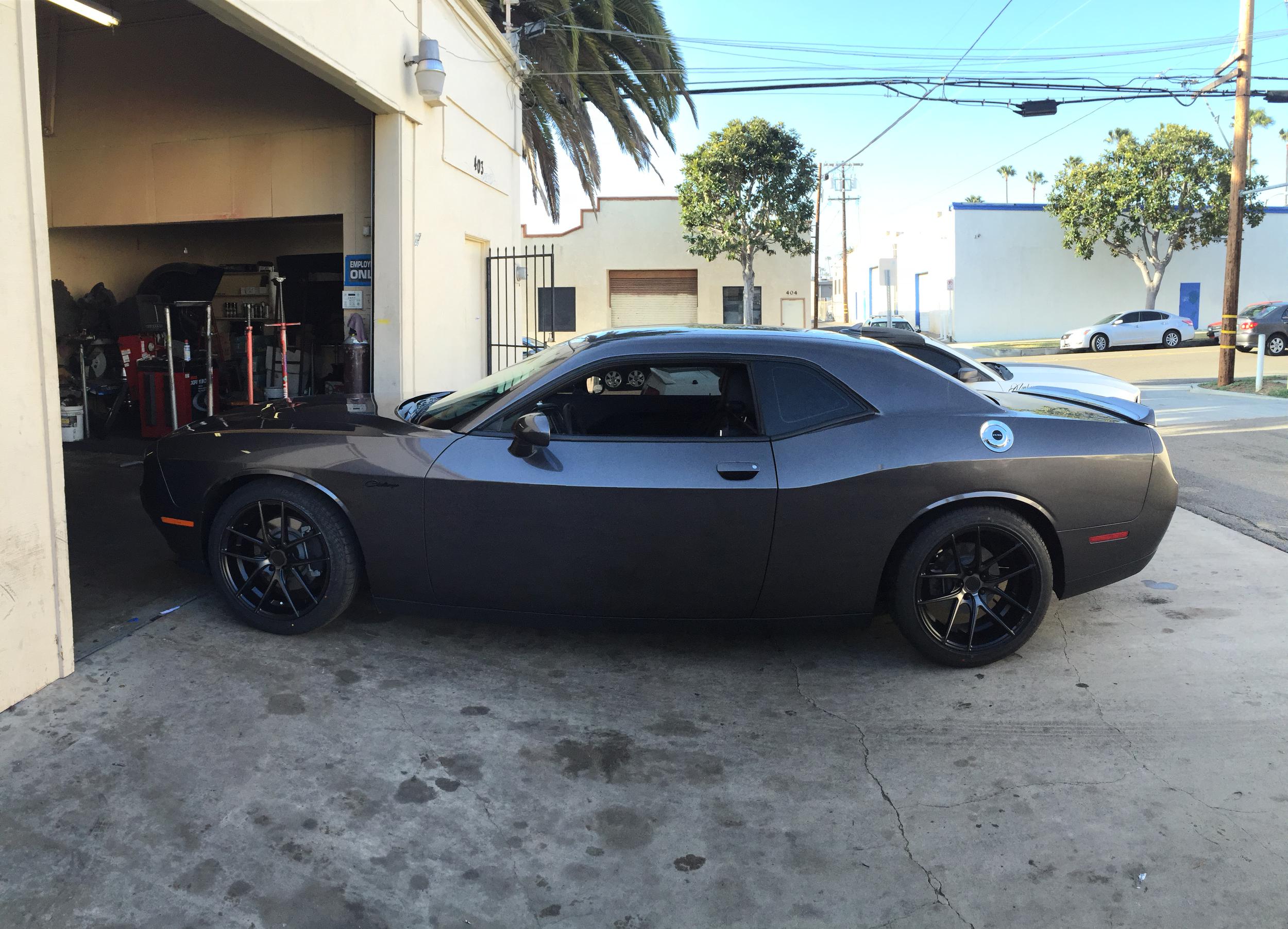 photo 2 Dodge Challenger custom wheels Niche Targa M130 20x8.5, ET , tire size X R20. 20x10.5 ET 