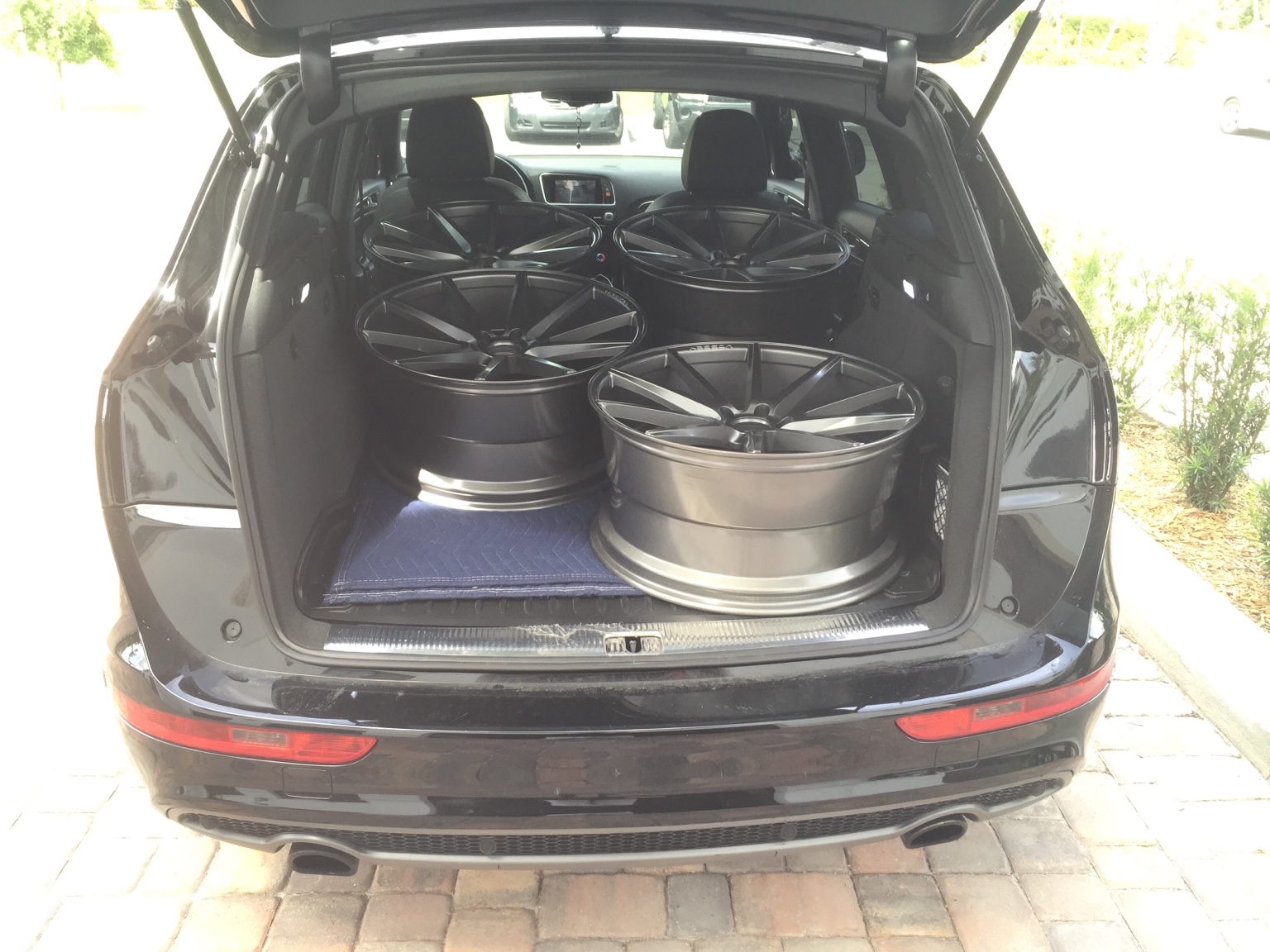 photo 2 Audi Q5 custom wheels Vossen VFS1 22x10.5, ET +30, tire size 265/35 R22. x ET