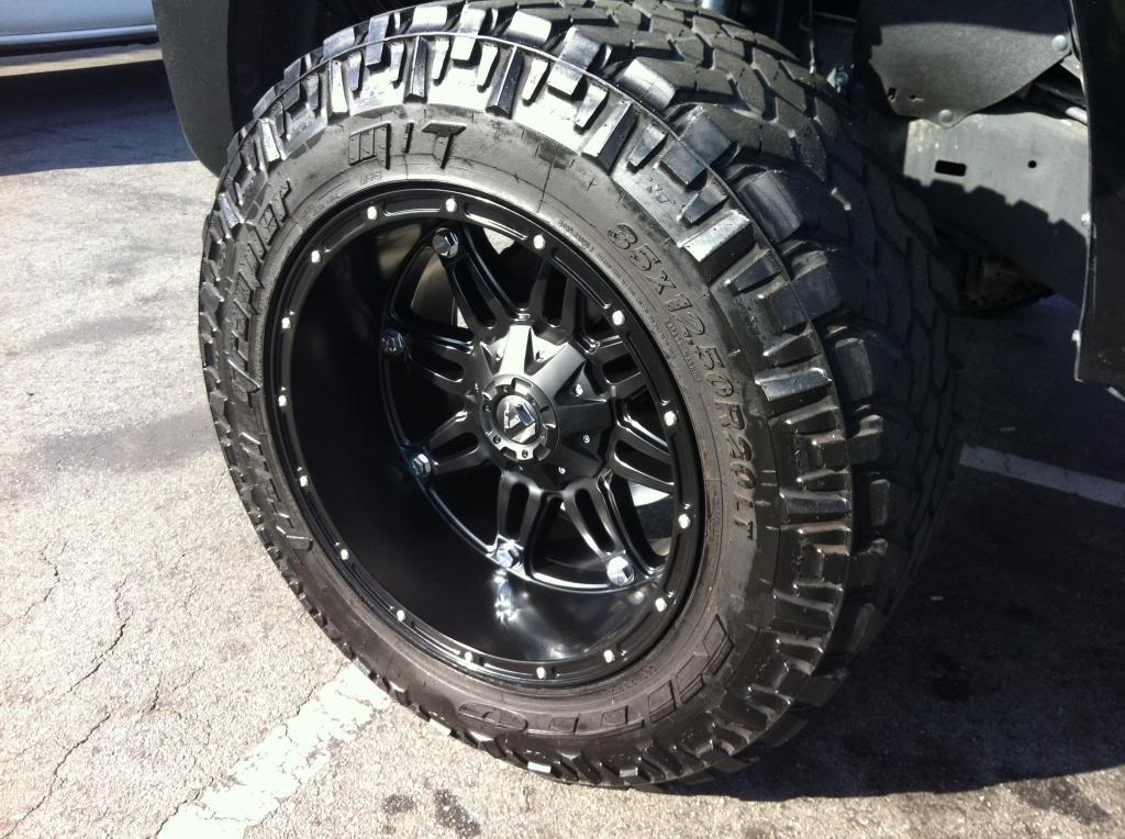 photo 1 Toyota Tundra custom wheels Fuel Hostage 20x12.0, ET , tire size 315/60 R20. x ET 