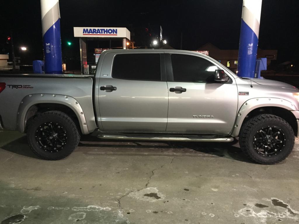 photo 1 Toyota Tundra custom wheels Fuel Hostage 20x9.0, ET 0, tire size 315/60 R20. x ET 