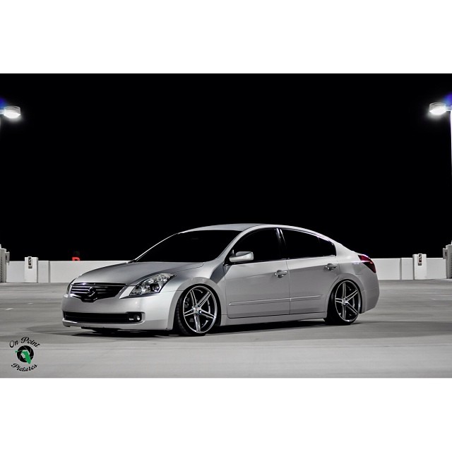 photo 2 Nissan Altima custom wheels 20x10.5, ET +30, tire size 245/30 R20. x ET