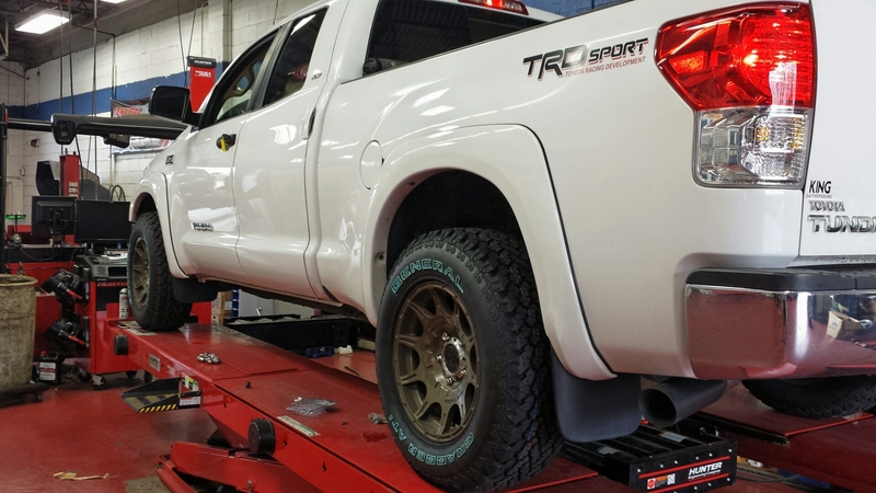 photo 2 Toyota Tundra custom wheels Method Roost 18x, ET , tire size 265/70 R18. x ET 