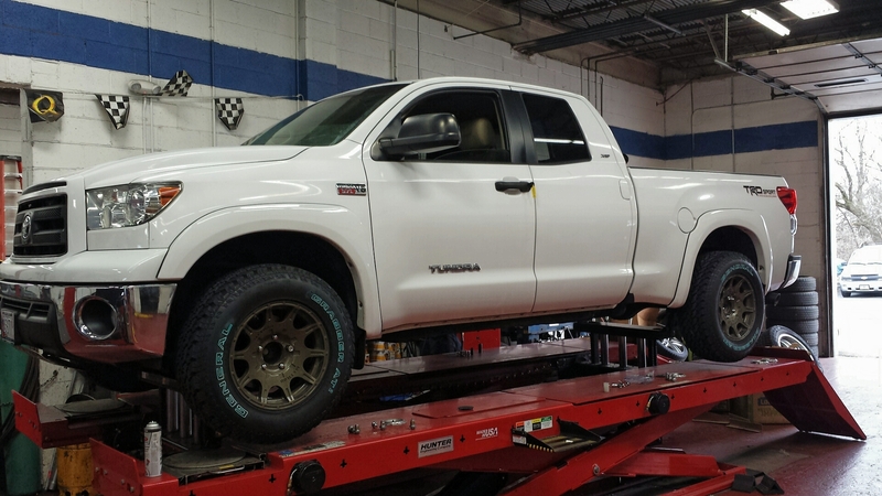 photo 1 Toyota Tundra custom wheels Method Roost 18x, ET , tire size 265/70 R18. x ET 