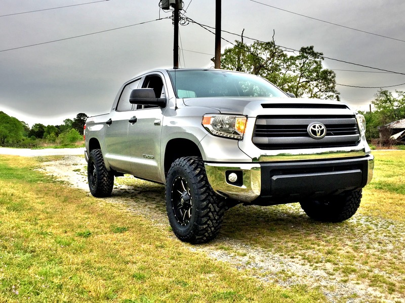 photo 1 Toyota Tundra custom wheels Fuel Mavericks 18x9.0, ET +20, tire size 295/70 R18. x ET