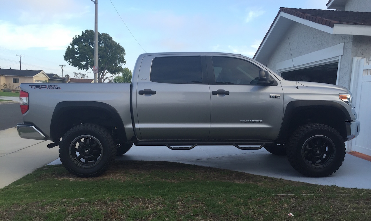 photo 1 Toyota Tundra custom wheels Fuel Trophy 20x9.0, ET , tire size 315/60 R20. x ET