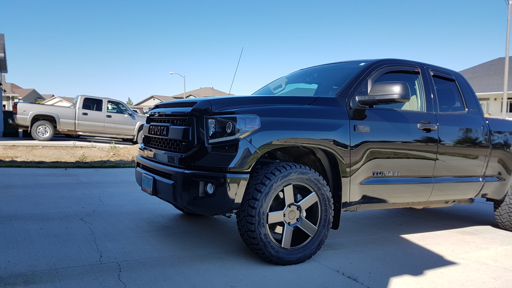 photo 1 Toyota Tundra custom wheels KMC MC5 20x8.5, ET +35, tire size 285/55 R20. x ET 