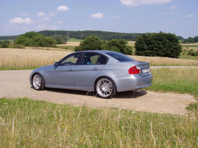 photo 3 BMW 325 custom wheels OZ Racing Superleggera 3 19x8.5, ET , tire size 235/35 R19. 19x9.5 ET 265/30 R19