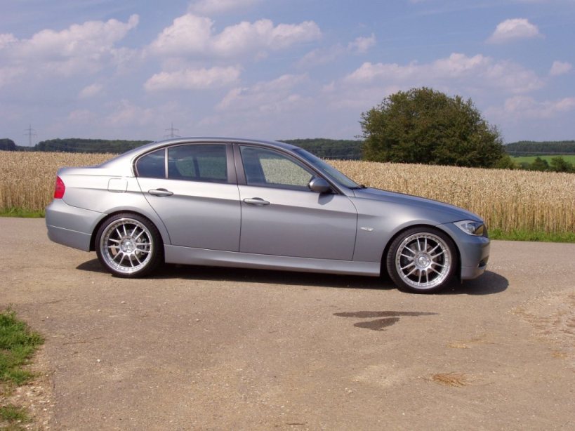 photo 4 BMW 325 custom wheels OZ Racing Superleggera 3 19x8.5, ET , tire size 235/35 R19. 19x9.5 ET 265/30 R19