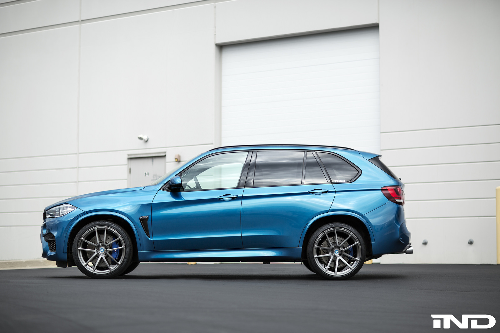 photo 2 BMW X5 M custom wheels Velos  22x, ET , tire size X R22. x ET 