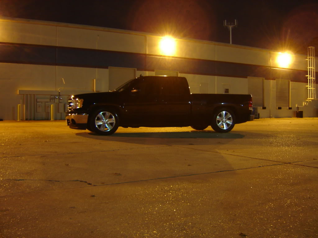 photo 2 GMC Sierra 2500HD custom wheels 20x, ET , tire size 275/55 R20. x ET