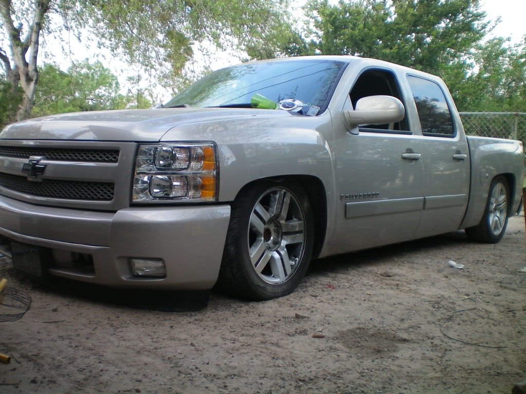 photo 2 Chevrolet Silverado 2500HD custom wheels   20x, ET , tire size 275/45 R20. x ET 