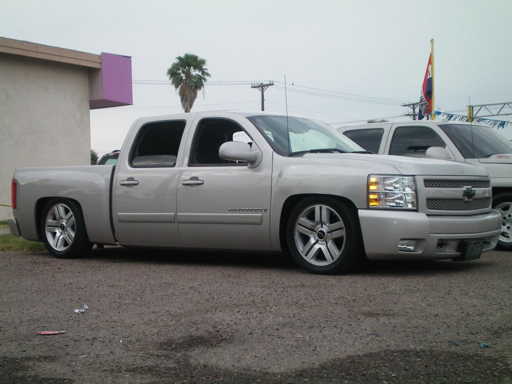 photo 3 Chevrolet Silverado 2500HD custom wheels   20x, ET , tire size 275/45 R20. x ET 