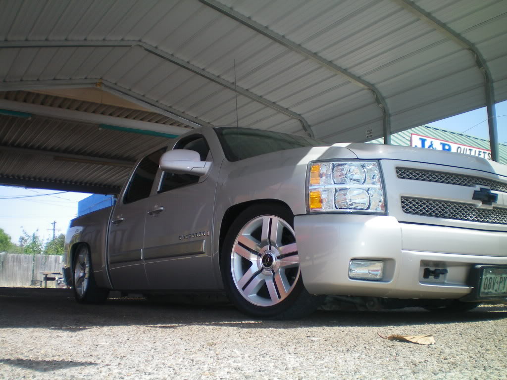 photo 1 Chevrolet Silverado 2500HD custom wheels   20x, ET , tire size 275/45 R20. x ET 
