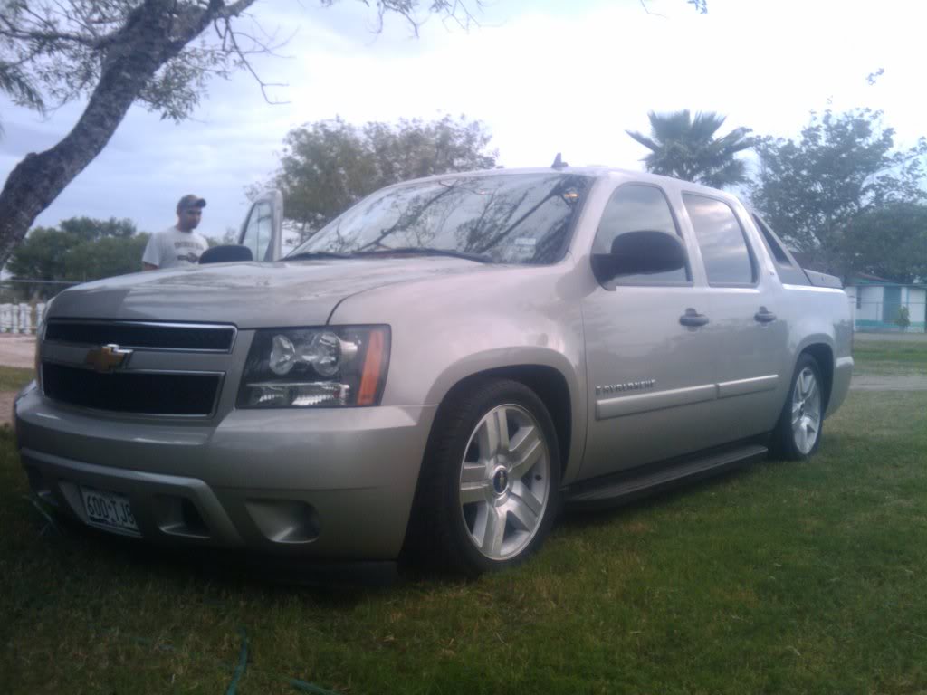photo 1 Chevrolet Silverado 2500HD custom wheels   20x, ET , tire size 275/40 R20. x ET 